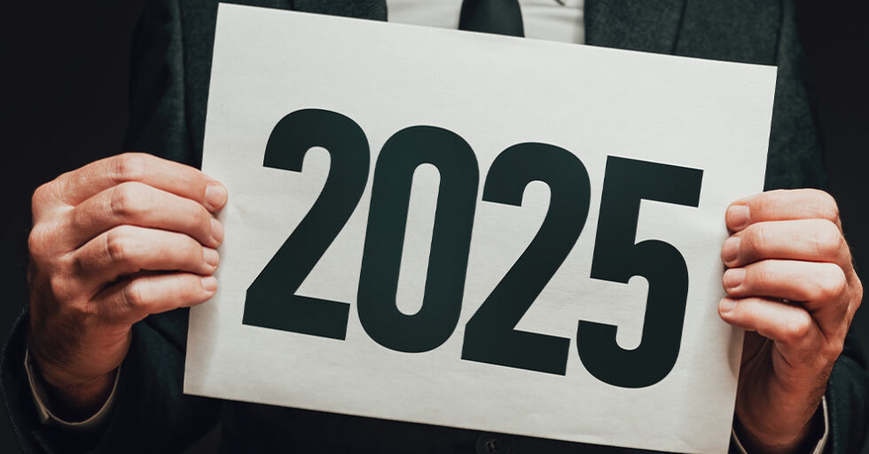 2025'te sosyal medya stratejileri; kısa videolar, canlı yayınlar, kişiselleştirme, influencer işbirlikleri ve sosyal ticaret gibi yöntemlerle etkileşimi artırmayı hedefliyor.